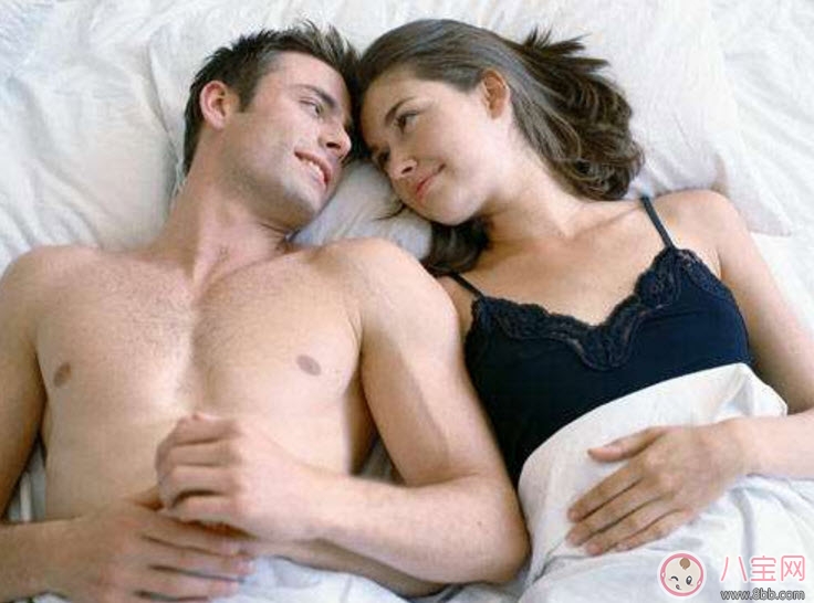 妻子懷孕后夫妻睡姿有什么講究 六種懷孕后夫妻睡姿看感情程度