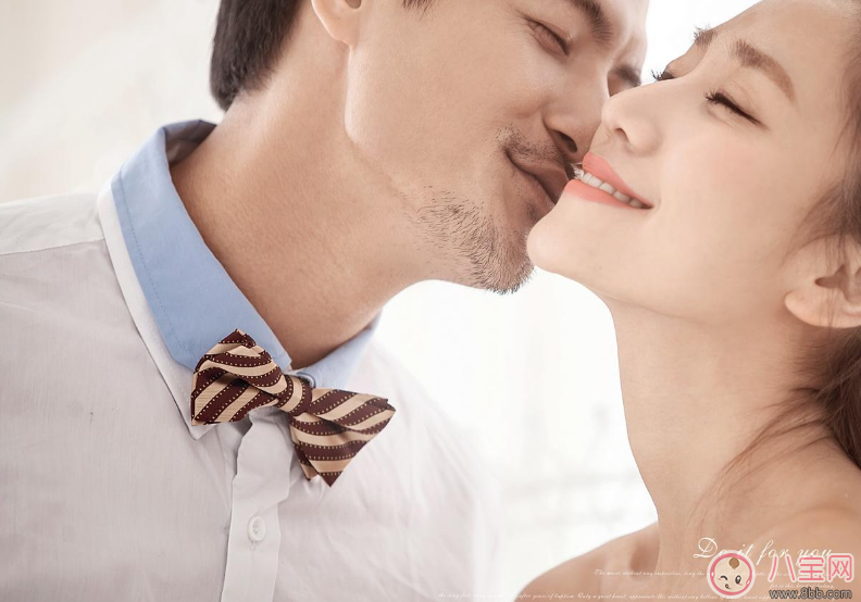 測(cè)卵紙二條紅線是不是可以懷上 備孕測(cè)排卵的方法 測(cè)卵紙二條紅線是不是可以懷上 備孕測(cè)排卵的方法