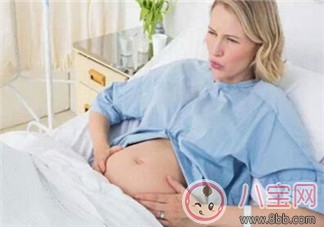 為什么產(chǎn)房內(nèi)的生死要由產(chǎn)房外決定？女性權(quán)益無法得到保障嗎？