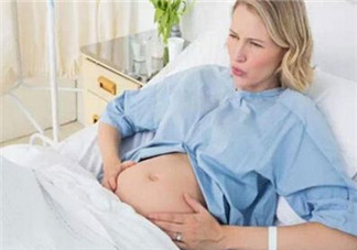 為什么產(chǎn)房?jī)?nèi)的生死要由產(chǎn)房外決定？女性權(quán)益無法得到保障嗎？