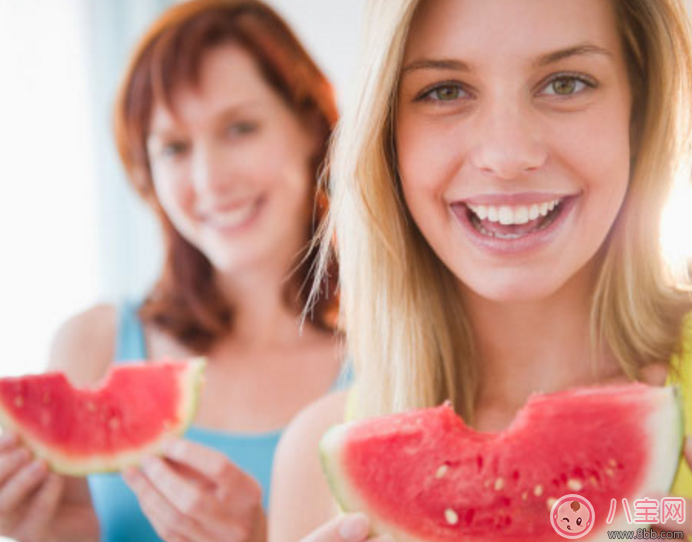 孕婦怎么吃西瓜比較好 懷孕媽媽吃西瓜的正確姿勢 孕婦怎么吃西瓜比較好 懷孕媽媽吃西瓜的正確姿勢