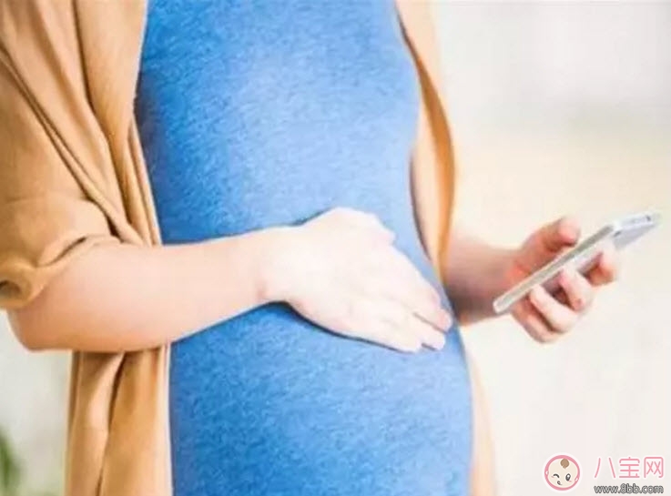 懷孕玩手機孩子易暴躁 手機對孕婦的影響還有哪些