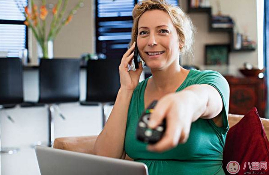 孕婦看電視對(duì)胎兒有影響嗎 孕婦看電視有輻射嗎如何預(yù)防輻射