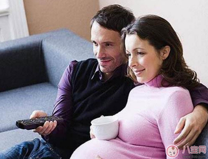 孕婦看電視對(duì)胎兒有影響嗎 孕婦看電視有輻射嗎如何預(yù)防輻射