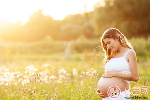 夏季孕肚長(zhǎng)痱子的原因 如何緩孕婦長(zhǎng)痱子