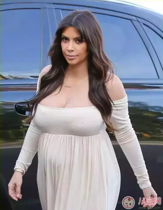 翹臀女王卡戴珊產(chǎn)后依舊擁有翹臀蜂腰  如何修煉翹臀