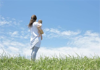 母乳喂養(yǎng)會造成胸部下垂 錯!真相其實是這樣