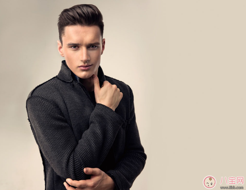 這些情況竟然暗示她想對你以身相許 哪些情況可以看出女性很仰慕你 這些情況竟然暗示她想對你以身相許 哪些情況可以看出女性很仰慕你