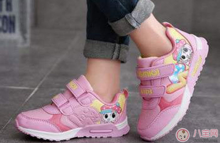 寶寶機(jī)能鞋學(xué)步鞋的區(qū)別有哪些 寶寶機(jī)能鞋和學(xué)步鞋哪種好 寶寶機(jī)能鞋學(xué)步鞋的區(qū)別有哪些 寶寶機(jī)能鞋和學(xué)步鞋哪種好