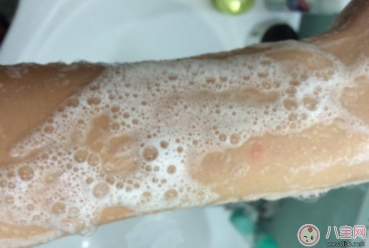 新安怡嬰兒洗發(fā)沐浴露二合一好用嗎 強(qiáng)生新安怡沐浴露二合一哪個(gè)好用