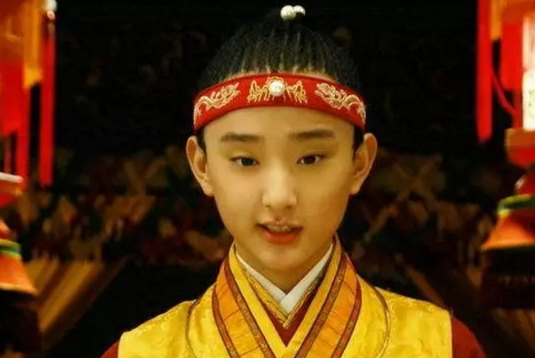 于小彤竟然單身 到底是誰(shuí)套出他的話的呢？