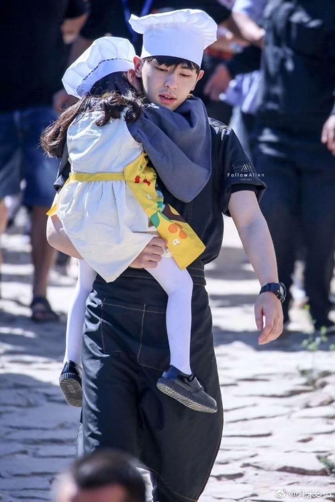 鄧倫《爸爸去哪兒》實(shí)習(xí)奶爸表現(xiàn) 東北萌娃與鄧倫配合默契嗎？