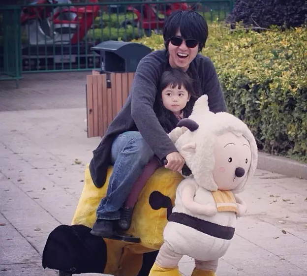 貝克漢姆鄧超周杰倫紛紛淪為“女兒奴” 有爸爸疼的女孩更有成就感 貝克漢姆鄧超周杰倫紛紛淪為“女兒奴” 有爸爸疼的女孩更有成就感