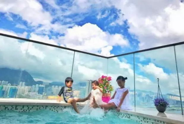 陳浩民帶全家開(kāi)趴孩子穿巨型拖鞋 如何給寶寶選鞋子