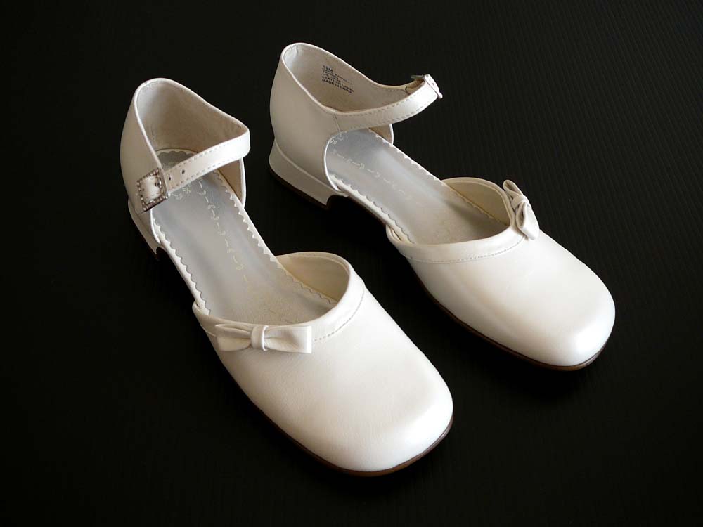 陳浩民帶全家開(kāi)趴孩子穿巨型拖鞋 如何給寶寶選鞋子