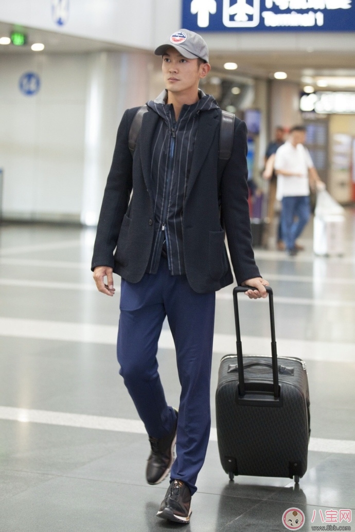 爸爸去哪兒停播,沒有的事 杜江和嗯哼現(xiàn)身機場