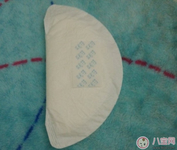 小白熊和貝親防溢乳墊哪個好 小白熊貝親防溢乳墊吸水測試 小白熊和貝親防溢乳墊哪個好 小白熊貝親防溢乳墊吸水測試