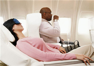 七夕女性飛機(jī)旅行 機(jī)艙美容應(yīng)該準(zhǔn)備什么