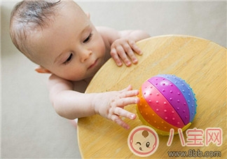為寶寶選購?fù)婢叩脑瓌t及注意事項