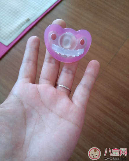 寶寶出牙專(zhuān)屬奶嘴 悠樂(lè)寶安撫奶嘴試用測(cè)評(píng)