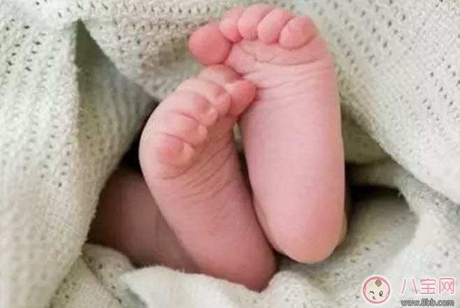 寶寶多大穿鞋好呢 寶寶穿鞋千萬(wàn)不要買大一碼