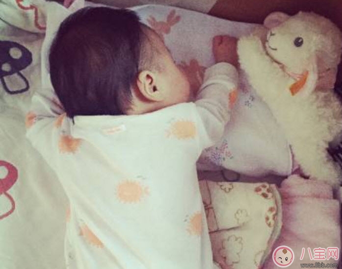 賈靜雯咘咘同款大全 咘咘同款牙膠背帶奶嘴圍兜全都有 賈靜雯咘咘同款大全 咘咘同款牙膠背帶奶嘴圍兜全都有