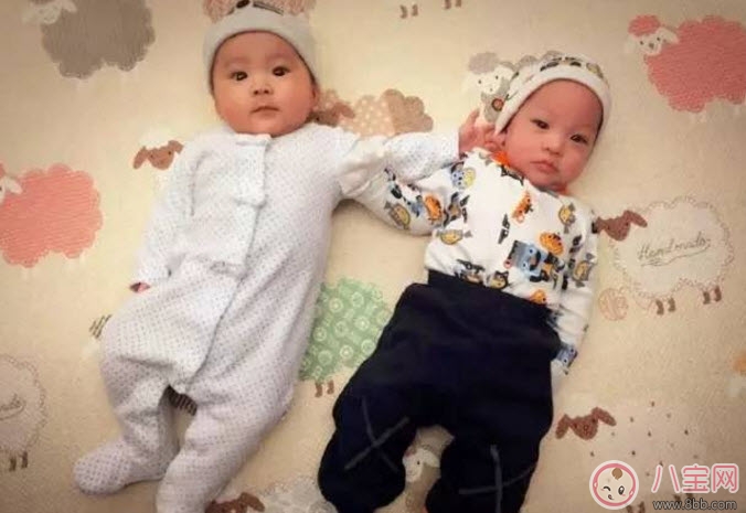 賈靜雯咘咘同款大全 咘咘同款牙膠背帶奶嘴圍兜全都有 賈靜雯咘咘同款大全 咘咘同款牙膠背帶奶嘴圍兜全都有