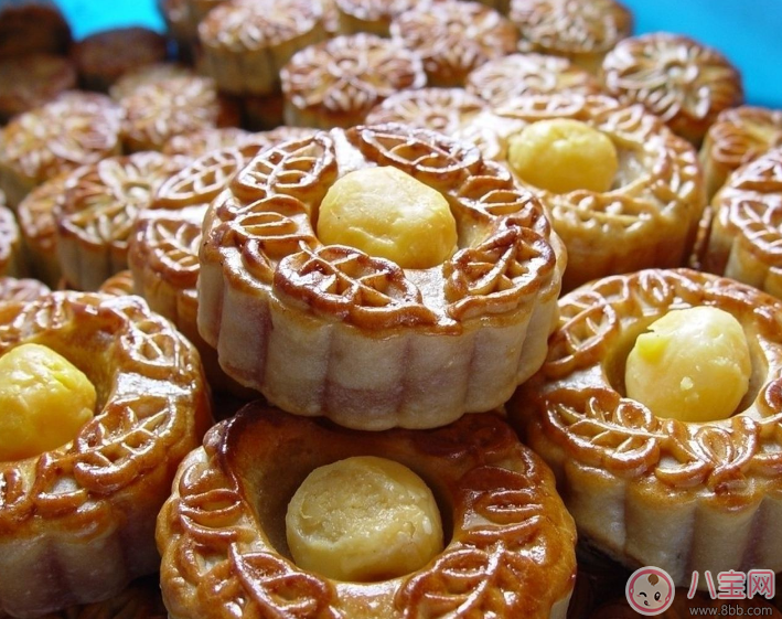 來月經(jīng)可以吃月餅嗎 吃月餅吃多了會怎么樣 來月經(jīng)可以吃月餅嗎 吃月餅吃多了會怎么樣