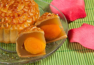 來月經(jīng)可以吃月餅嗎 吃月餅吃多了會(huì)怎么樣