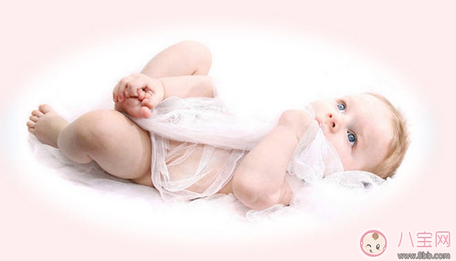 寶寶游泳貼需要準(zhǔn)備么 寶寶護(hù)臍貼用到多大 寶寶游泳貼需要準(zhǔn)備么 寶寶護(hù)臍貼用到多大