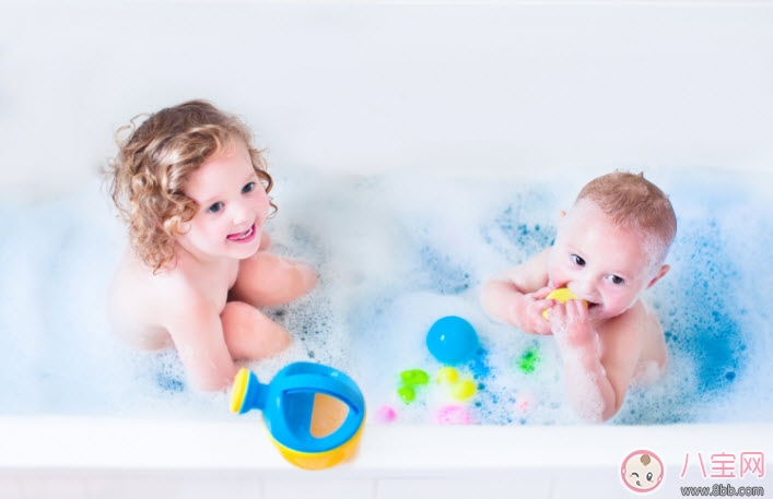 幫寶寶洗澡的工具 給小寶寶洗澡玩具什么好 幫寶寶洗澡的工具 給小寶寶洗澡玩具什么好