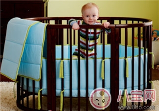 徐若瑄在兒子V寶同款嬰兒床 靈活多變又安全