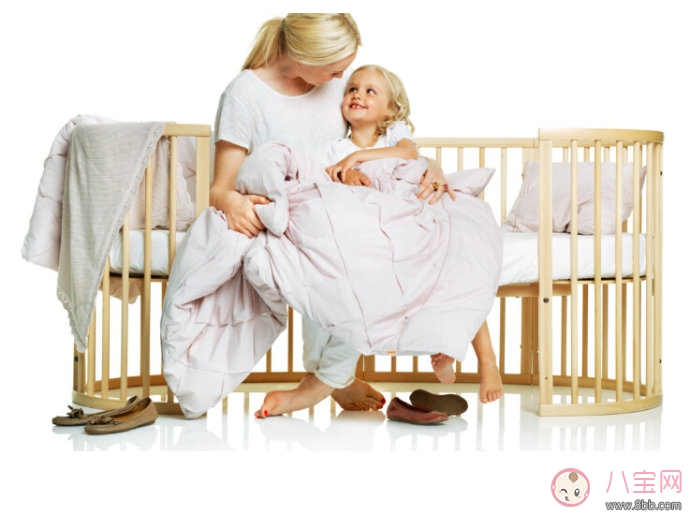 徐若瑄在兒子V寶同款嬰兒床 靈活多變又安全