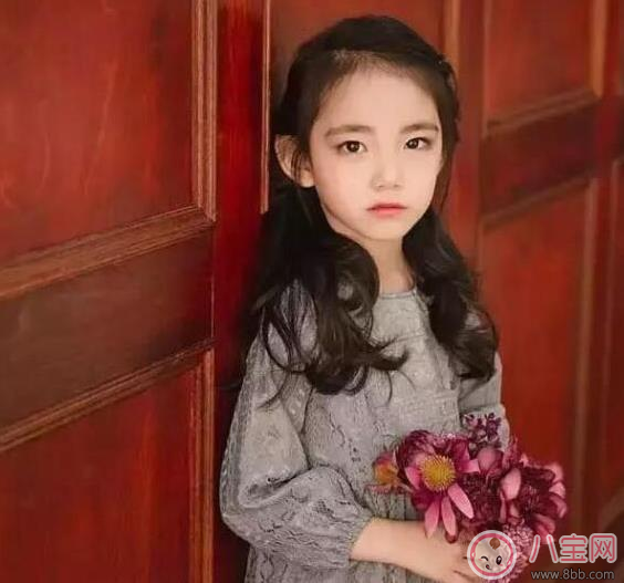 孩子從小化妝竟導(dǎo)致骨齡長至16歲 小孩子應(yīng)該如何化妝