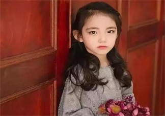 孩子從小化妝竟導(dǎo)致骨齡長(zhǎng)至16歲 小孩子應(yīng)該如何化妝