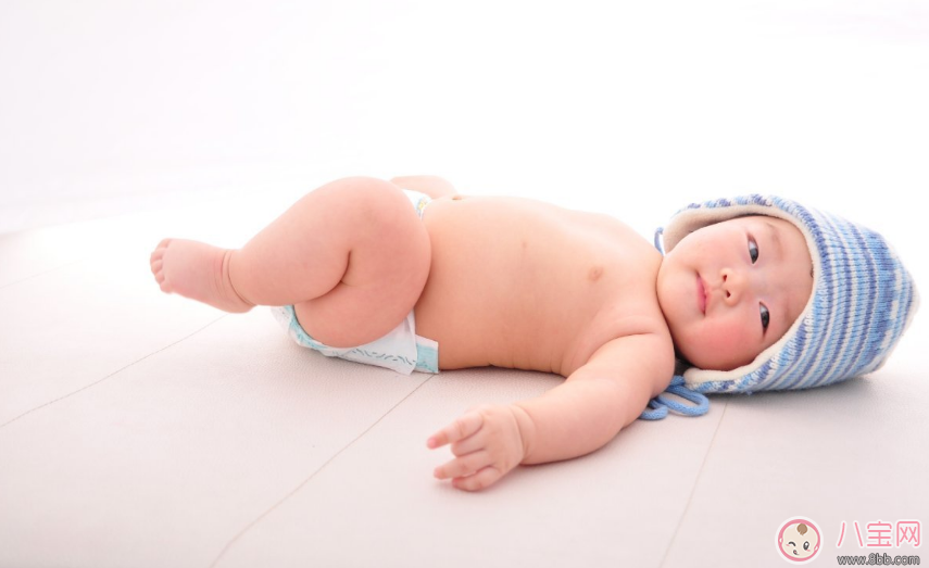 寶寶從床上掉下來(lái)怎么辦 怎么給寶寶準(zhǔn)備一個(gè)安全的床 寶寶從床上掉下來(lái)怎么辦 怎么給寶寶準(zhǔn)備一個(gè)安全的床