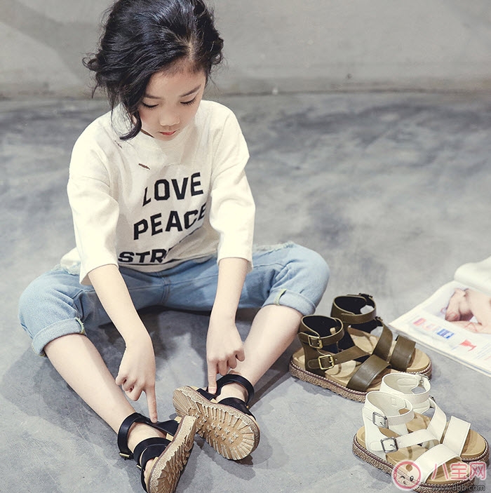 如何給女寶寶挑選涼鞋 女寶寶涼鞋品牌推薦 如何給女寶寶挑選涼鞋 女寶寶涼鞋品牌推薦