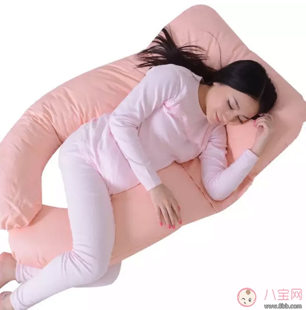 孕婦枕頭有哪些好處 什么形狀的孕婦枕實(shí)用(如何挑選孕婦枕)