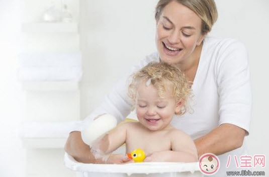 2017夏天寶寶洗澡要用沐浴露嗎 嬰兒用沐浴露洗澡好嗎