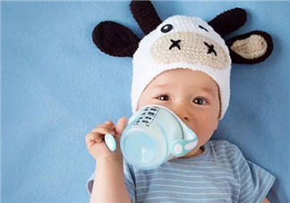 2017夏天寶寶不喝水要換杯子嗎 寶寶喝水杯子怎么選擇