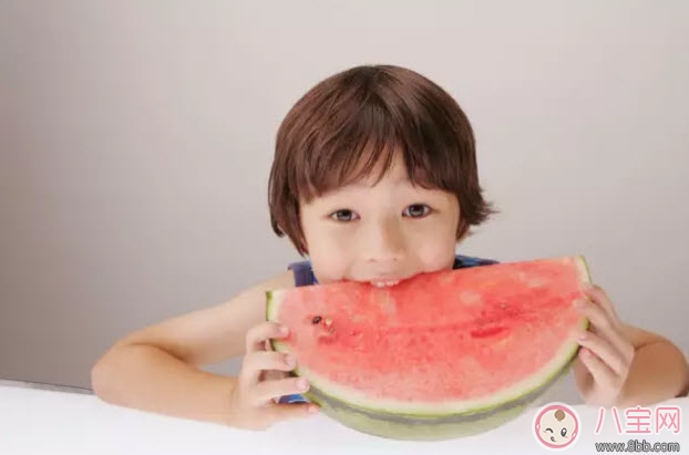 寶寶什么時候可以吃西瓜 夏天寶寶吃西瓜注意事項