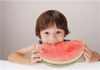 寶寶什么時候可以吃西瓜 夏天寶寶吃西瓜注意事項(xiàng)