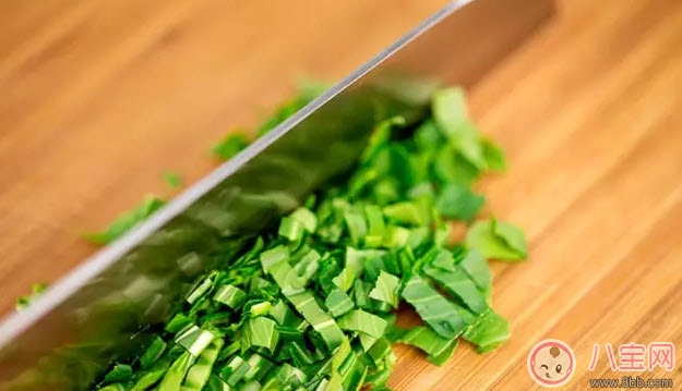寶寶不愛吃青菜怎么辦 寶寶青菜粥的做法(吃一口愛上青菜) 寶寶不愛吃青菜怎么辦 寶寶青菜粥的做法(吃一口愛上青菜)