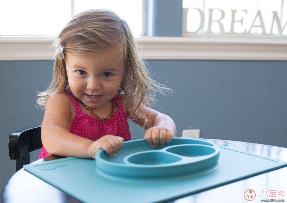 為什么要選專門的兒童餐具，給寶寶挑選餐具時要注意什么