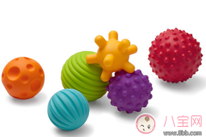 0~6個(gè)月寶寶玩什么玩具好 早期孩子使用玩具推薦