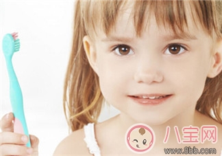 寶寶牙刷使用有講究 學《爸爸去哪兒》Kimi刷牙告別牙齦問題