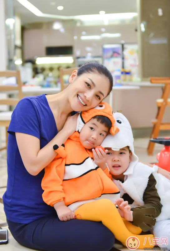 大寶和二寶能和睦相處？ 胡可教會(huì)大家