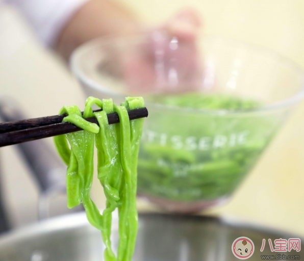 食欲大開的彩色面條:五彩時蔬鮮蝦面 食欲大開的彩色面條:五彩時蔬鮮蝦面