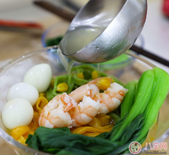 食欲大開的彩色面條:五彩時蔬鮮蝦面 食欲大開的彩色面條:五彩時蔬鮮蝦面