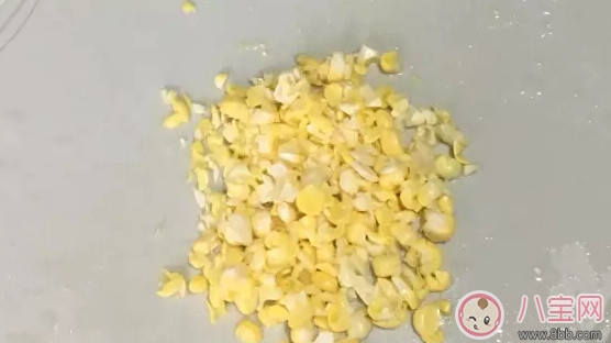 寶寶黃金營養(yǎng)早餐 玉米胡蘿卜雞蛋餅